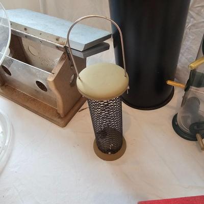 Birdfeeders & Accessories (G-JS)