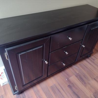 Contemporary Sideboard with Three Drawers and Double Doors (T)