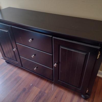 Contemporary Sideboard with Three Drawers and Double Doors (T)