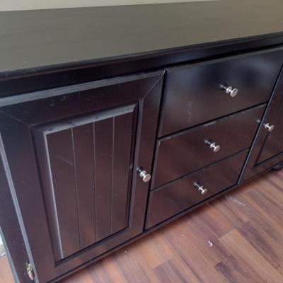 Contemporary Sideboard with Three Drawers and Double Doors (T)