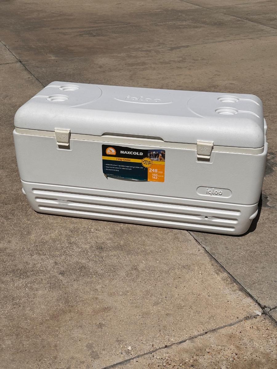 IGLOO ~ Maxcold 150 Qt Cooler | EstateSales.org