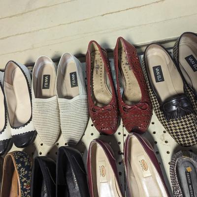 Several Boxes Of Shoes Size 9 - 9 1/2