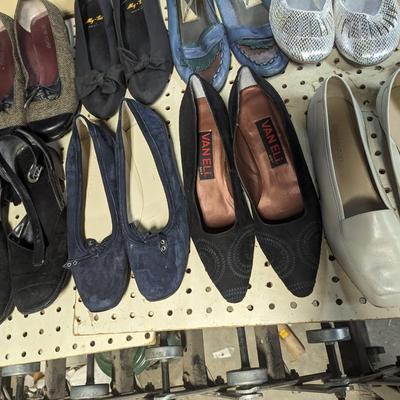 Several Boxes Of Shoes Size 9 - 9 1/2