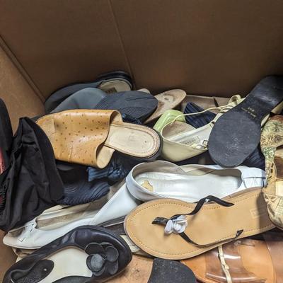 Several Boxes Of Shoes Size 9 - 9 1/2