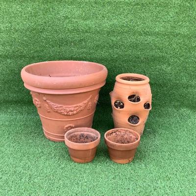 141 Lot of 4 Terracotta Planters