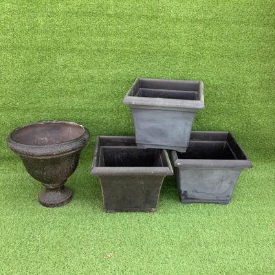 154 Lot of 4 Plastic Square and Round Fiberglass Pedestal Flower Pots