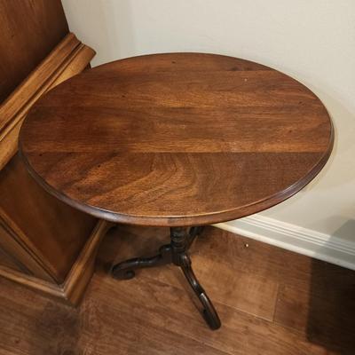 Wooden oval top side table