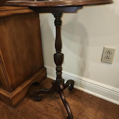 Wooden oval top side table