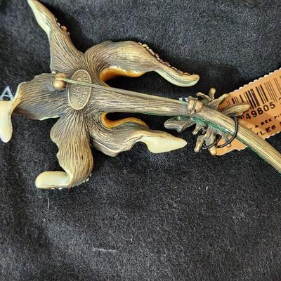 Jay Strongwater Lily & Bee Pin Eleanor w box and tag