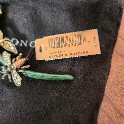 Jay Strongwater Lily & Bee Pin Eleanor w box and tag