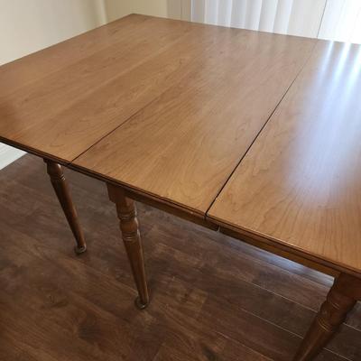 Dining table with two leaves and adjustable legs