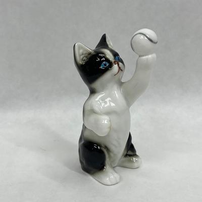 Cats of Character Cat Figurine by Danbury Mint ANYONE FOR TENNIS