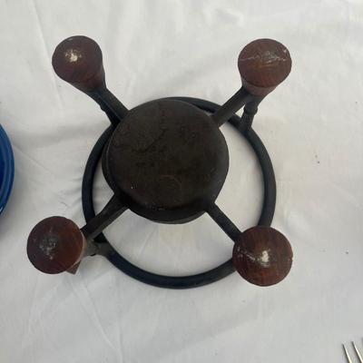 Le Creuset Kettle, Dansk Sauce Pot, Fondue Knives & Fondue Pot (L-MG)