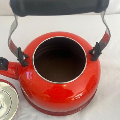 Le Creuset Kettle, Dansk Sauce Pot, Fondue Knives & Fondue Pot (L-MG)