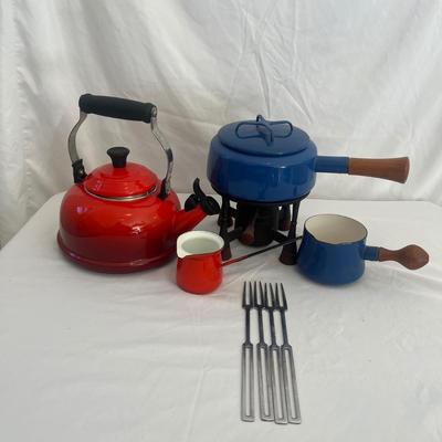 Le Creuset Kettle, Dansk Sauce Pot, Fondue Knives & Fondue Pot (L-MG)