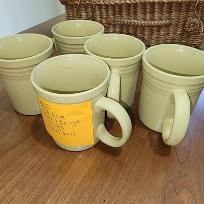 Set of 5 beige mugs