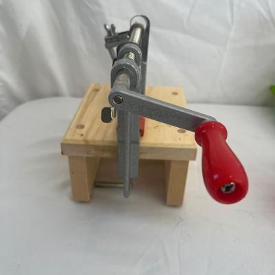 Pampered Chef Apple Peeler & More Modern Kitchen Gadgets (L-MG)