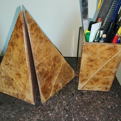Book ends and matching pencil ✏️ holder