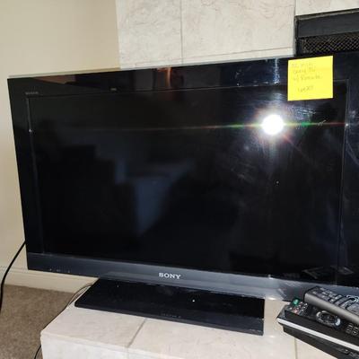 32 inch Sony TV with remote