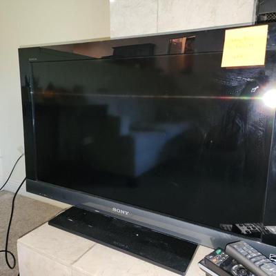 32 inch Sony TV with remote