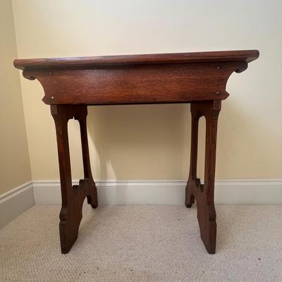 Solid Wood Gothic Prayer Stand (UB1-DZ)