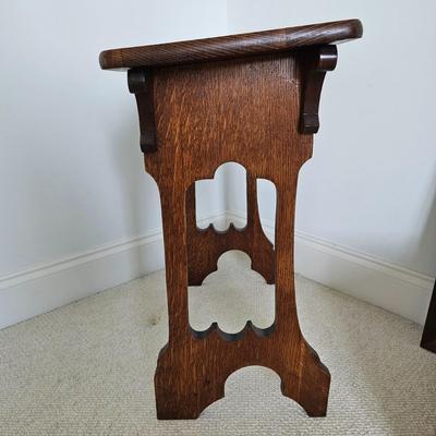 Solid Wood Gothic Prayer Stand (UB1-DZ)