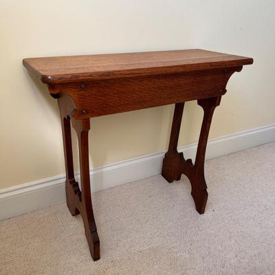 Solid Wood Gothic Prayer Stand (UB1-DZ)