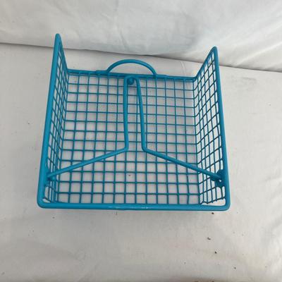 Picnic/Tailgating Array w/Basket, Wool Blanket, & More (L-MG)