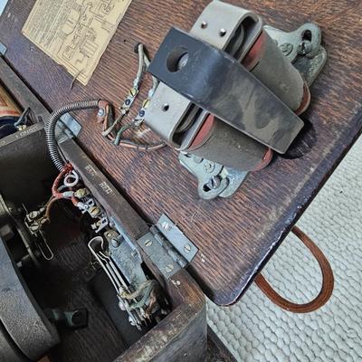 Western Electric Company Wood Crank Phone (UB1-DZ)