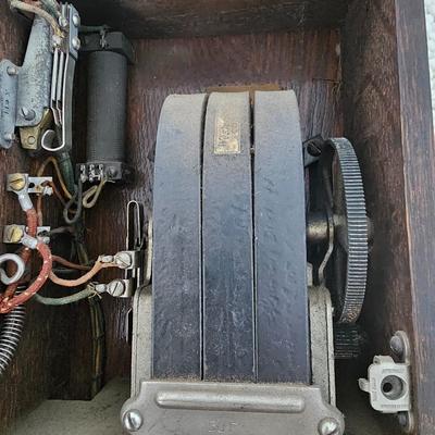 Western Electric Company Wood Crank Phone (UB1-DZ)