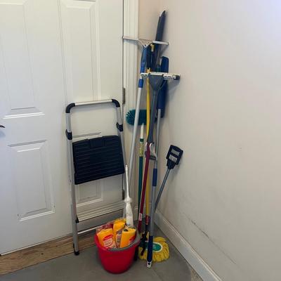 Aluminum Step Stool & Cleaning Tools (L-MG)