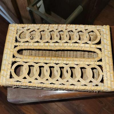 bamboo tissue holder