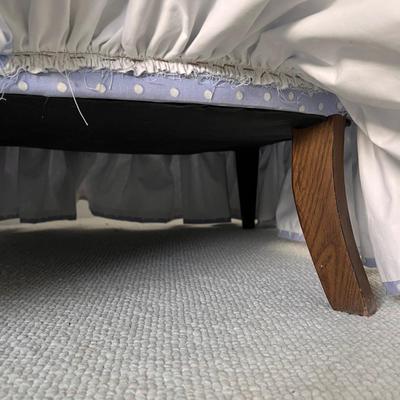 Blue and White Polka Dot Chair (UB1-DZ)