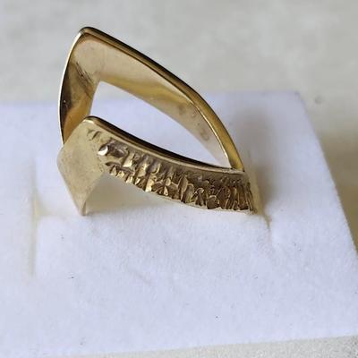 Unique 14K gold ring