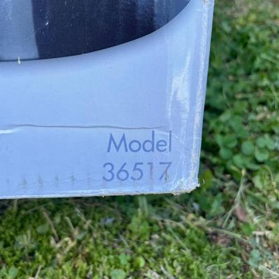 LOT 100: Hunter Cool Mist Humidifier w/ Box Model 36517