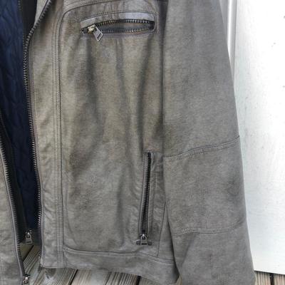 LOT 186: Men's Gray Calvin Klein Jacket (Size Large)