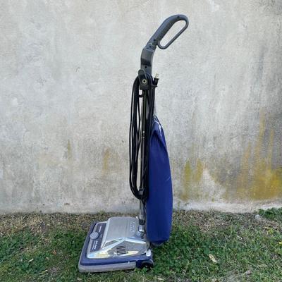 LOT 287: Sanitaire Vacuum Model S677