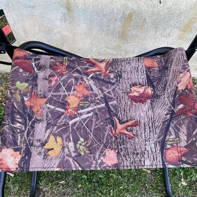 LOT 289: 2 Kings Camo Deluxe Folding Chairs w/ Tray Table (New With Tags)