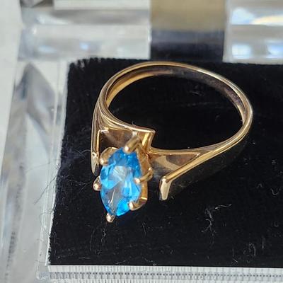 14K yellow gold and Topaz ring