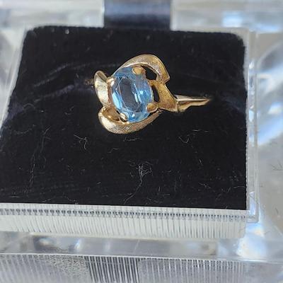 14K yellow gold and Aquamarine Ring