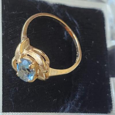 14K yellow gold and Aquamarine Ring