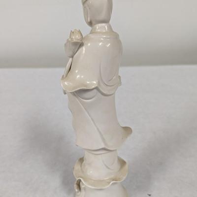 Antique Chinese Porcelain Figure