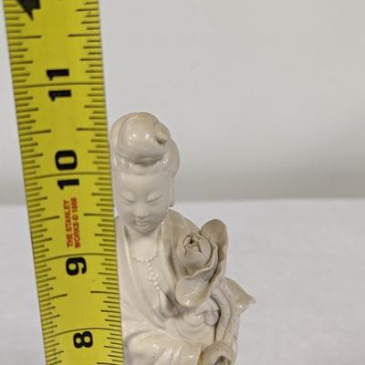 Antique Chinese Porcelain Figure