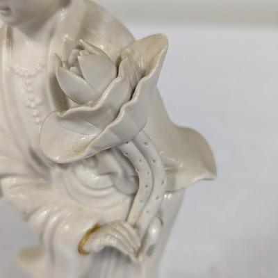 Antique Chinese Porcelain Figure