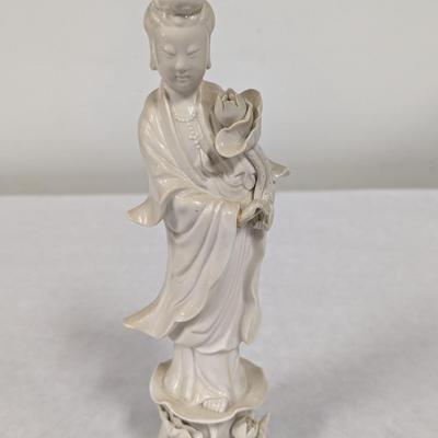 Antique Chinese Porcelain Figure