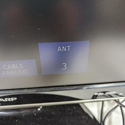 Sharp LC19DV22U 19-Inch LCD TV with Built-In DVD Player & Remote