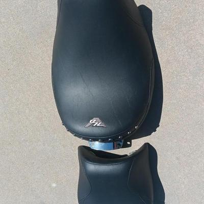 New / like new Genuine OEM Harley Davidson Motorcycle Touring Seat RDW-92/61-0067