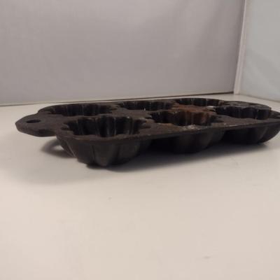Lodge Cast Iron Six Cavity Fluted Tart/Cake Pan