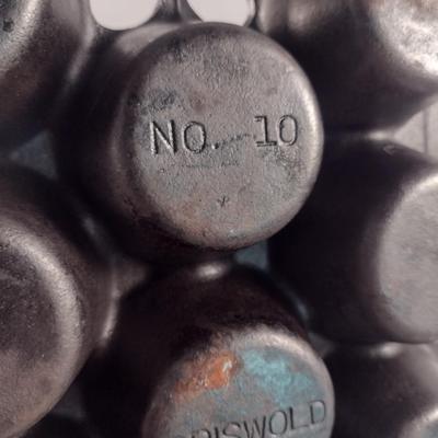 Griswold USA No. 10 Cast Iron Eleven Cavity Muffin Pan (Choice A)