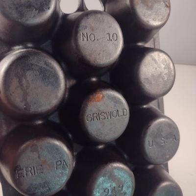 Griswold USA No. 10 Cast Iron Eleven Cavity Muffin Pan (Choice A)